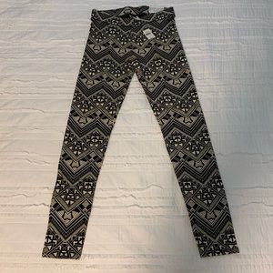 NWT Victoria Secret PINK cream and black leggings